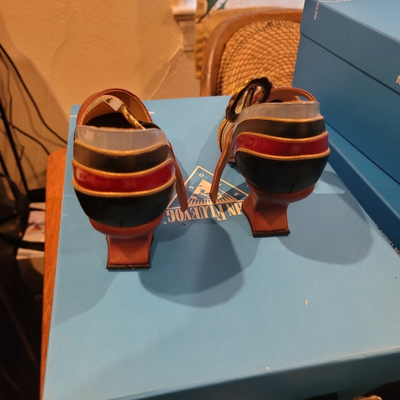 John Fluevog Honor Truth 7.5 - Picture 4 of 4